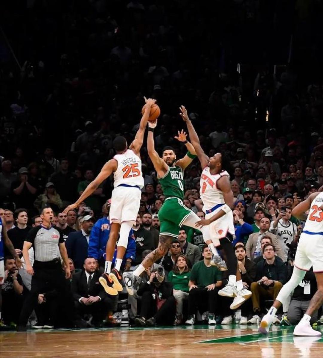 开云app下载-纽约尼克斯发布备战花絮，加时末段强势反弹，NBA季后赛任务艰巨，球探报告显示潜力的简单介绍