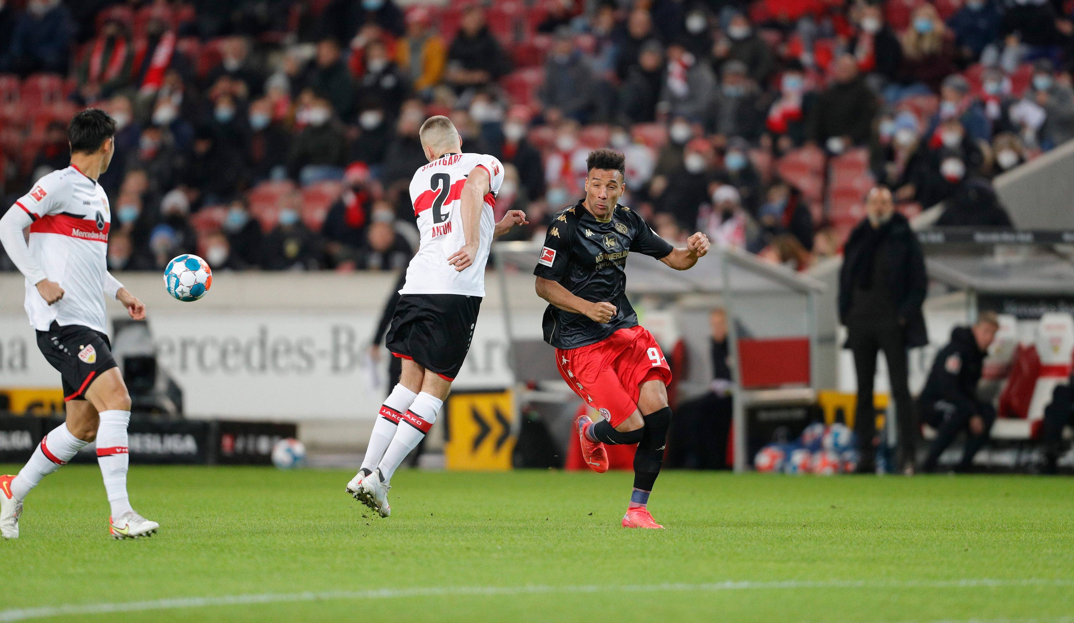 开云体育官网-勒沃库森训练开放日；窗口期内部沟通引欢呼；荷甲在即；年轻球员得到机会的简单介绍