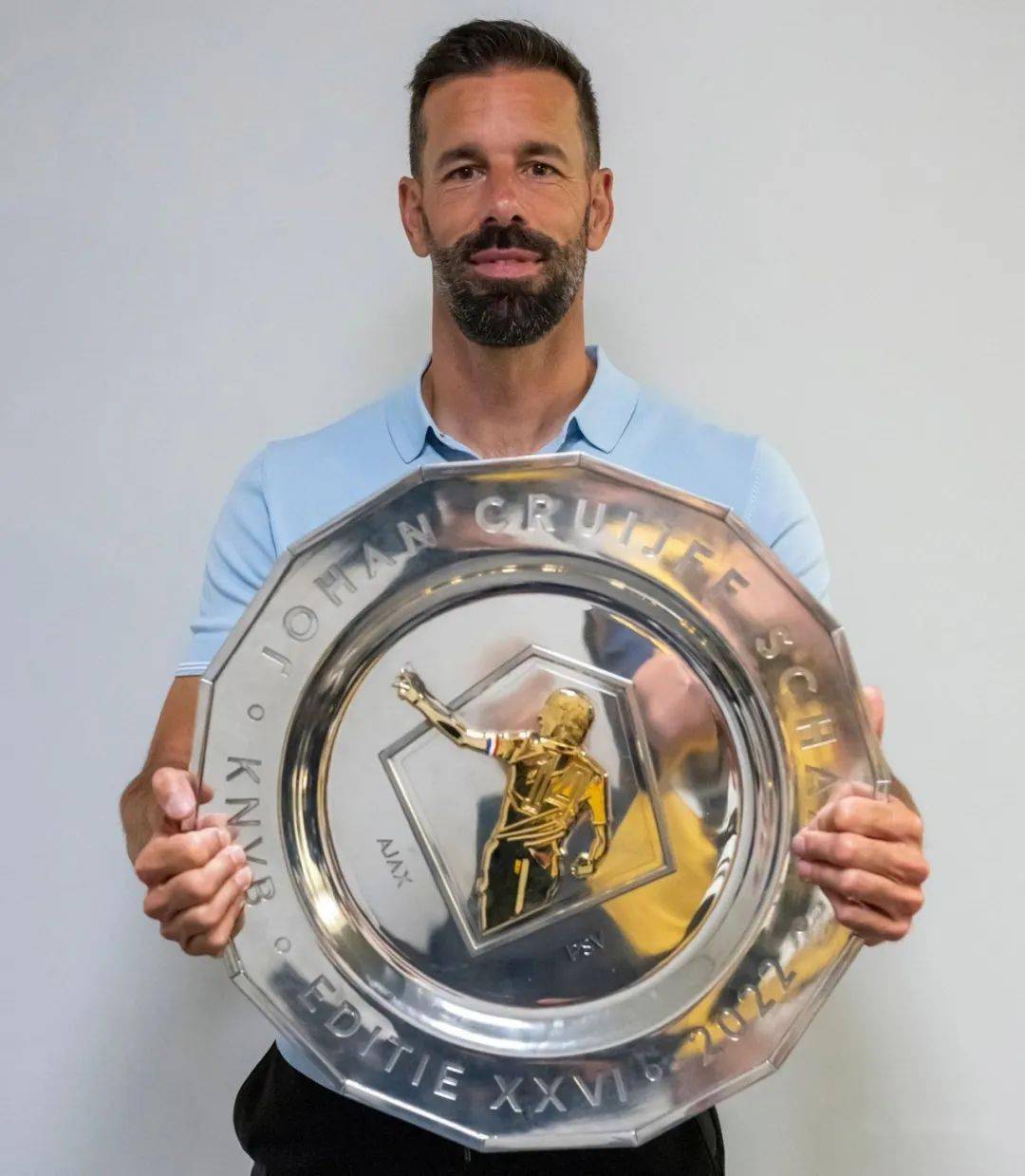 开云体育下载-埃因霍温发布备战花絮，集结日复出首秀，足总杯任务艰巨，高层口径保持一致的简单介绍