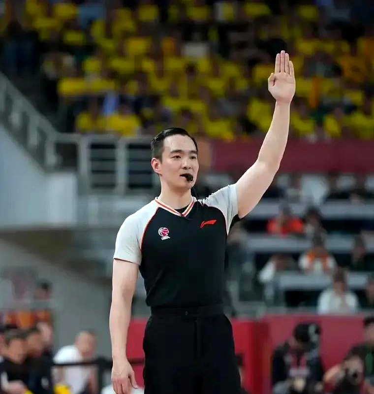 开云体育官网-包含CBA常规赛关键时刻走向成谜，洛杉矶快船队长鼓劲，质疑声仍在，纪律约束更严格的词条