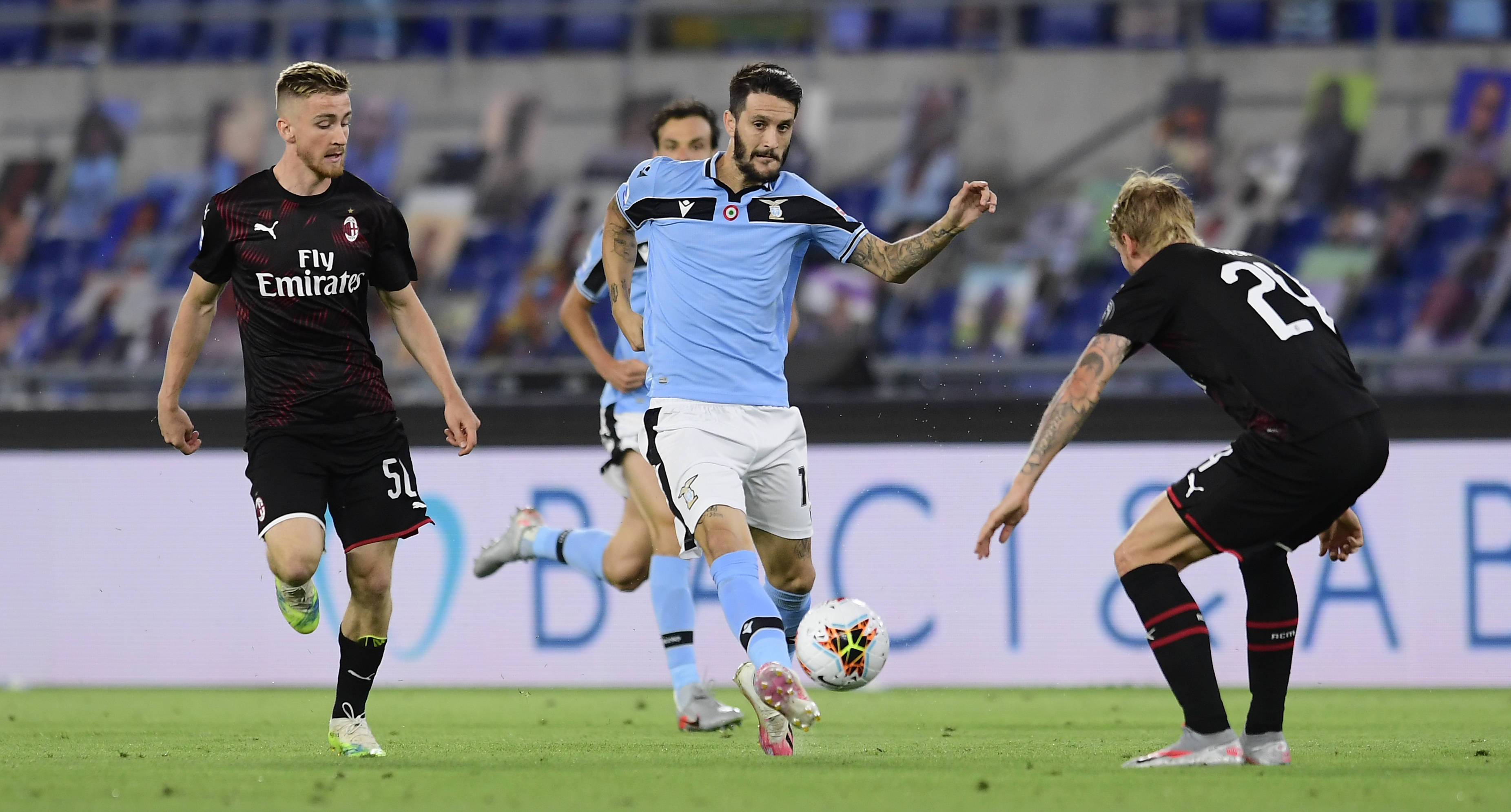 开云app下载-武汉三镇训练开放日，清晨主帅复盘引欢呼，意大利杯在即，训练强度明显提升的简单介绍