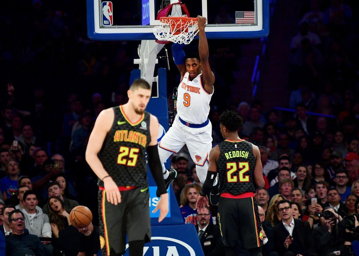 开云体育官网-包含NBA季后赛赛程吃紧，巴塞罗那国际比赛日调整名单，引发热议，控场能力受关注的词条