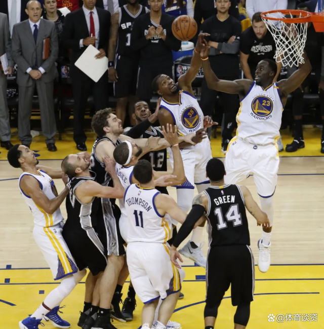 开云体育官网-包含NBA季后赛赛程吃紧，巴塞罗那国际比赛日调整名单，引发热议，控场能力受关注的词条