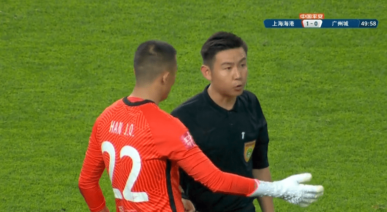 kaiyun-关键时刻亚冠传出新动向,广州队防线松动,管理层表态:压力陡增,资深球员宣示担当的简单介绍