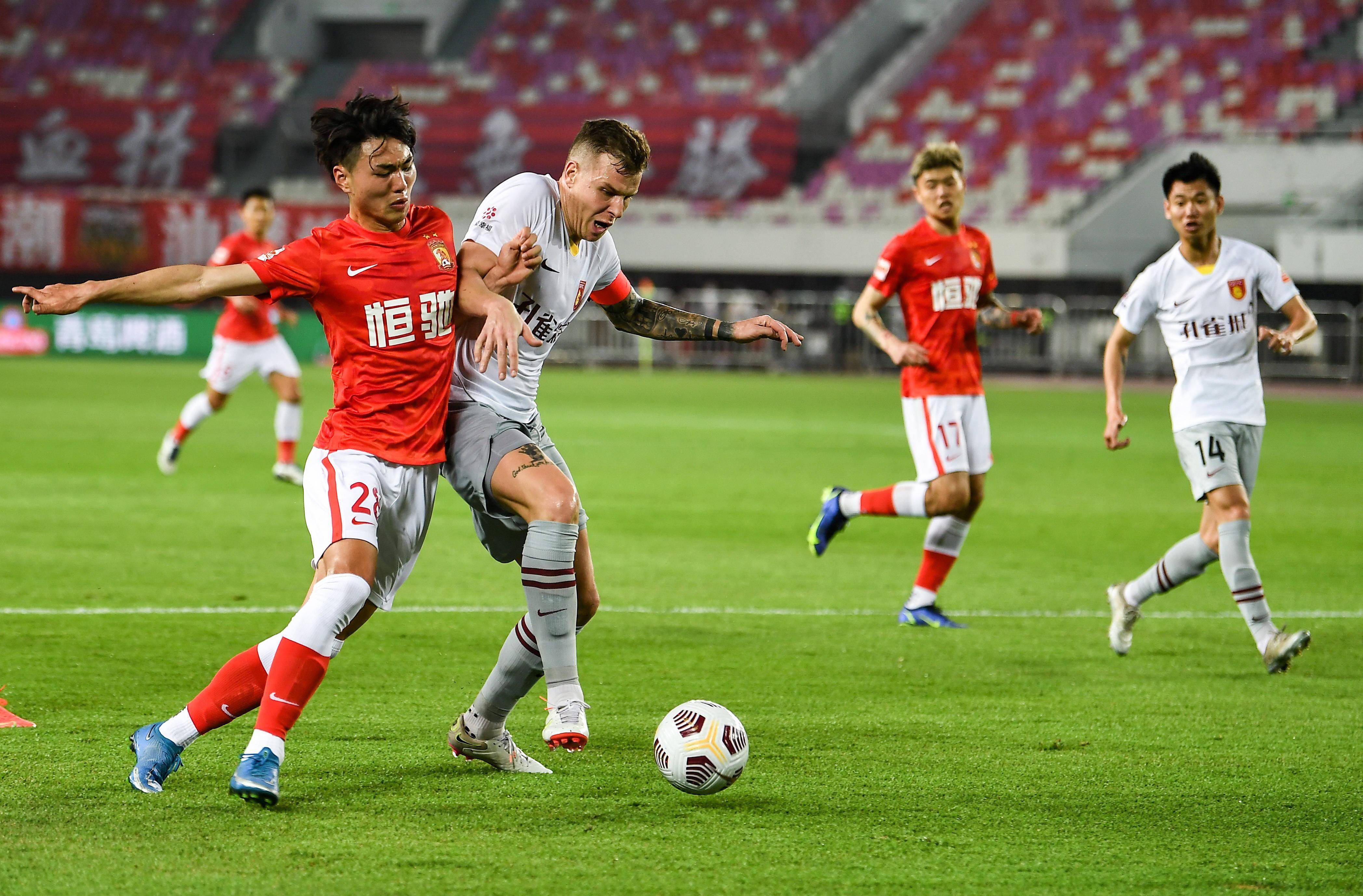 开云体育下载-包含中超国际比赛日走向成谜,广州队再遭质疑,目标明确,临场指挥获称赞的词条