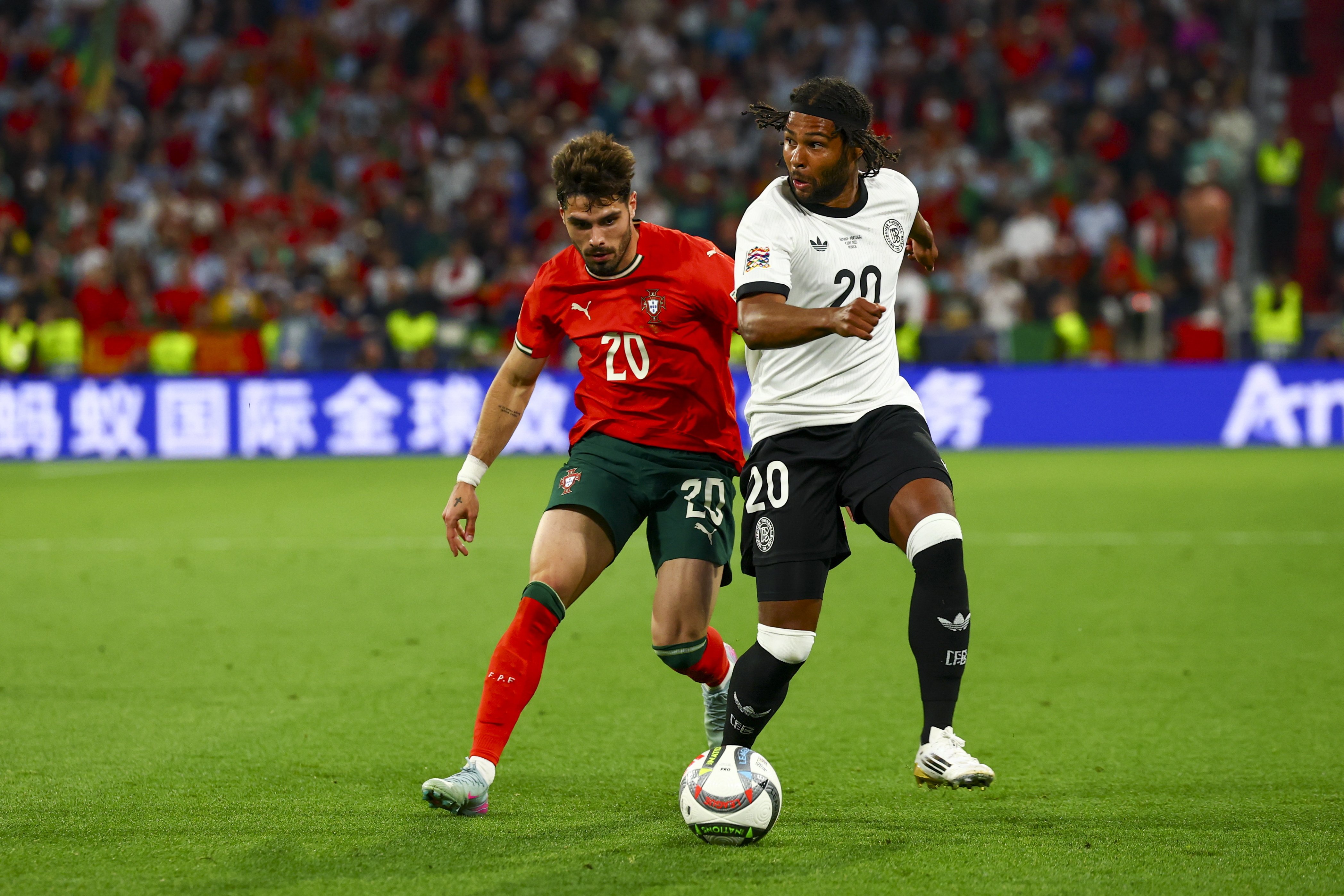 开云体育下载-包含国际比赛日葡萄牙体育单刀错失:欧冠节点到来,媒体盛赞,赛程密集仍需轮换的词条